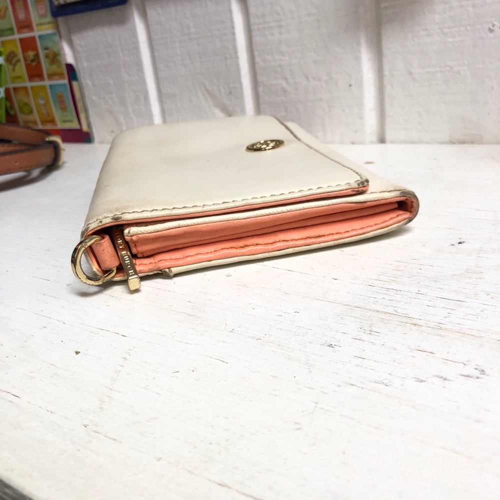 Tory Burch Robinson Cream Saffiano Leather Wallet On A Chain with Gold Logo - Picture 4 of 14